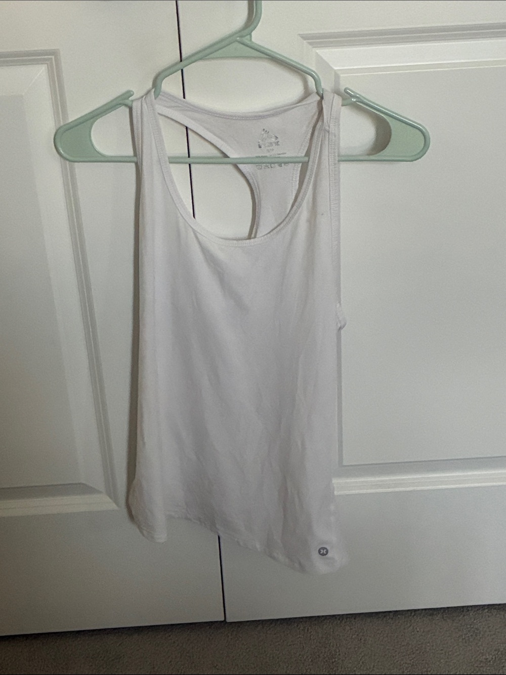 Women’s like new white athletic top
